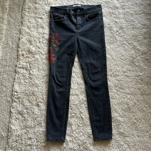 LOFT Dark Wash Skinny Jeans with Sewn Flower Details Size 4/27